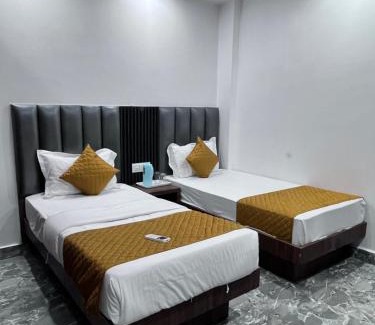 Paharganj Hotel | Hotel the haveliya-1 mint from new delhi railway station & connaught place