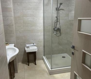 Curtea De Arges Hotel | Hotel THR Center