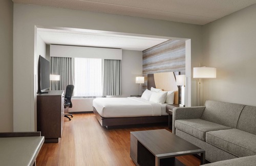 Newtonville Hotel | Hotel Trilogy Albany Airport, Tapestry Collection by Hilton
