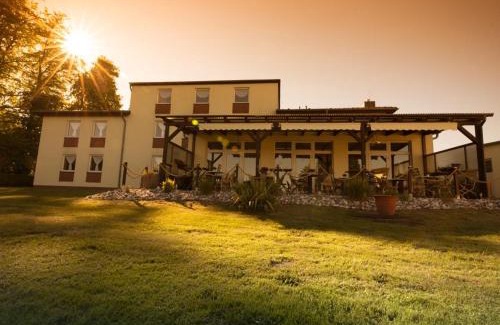 Lancken-Granitz Hotel | Hotel und Appartements Jägerhof Rügen