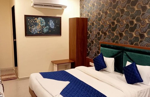 Vadodara Hotel | Hotel V R Villa