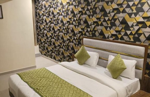 Vadodara Hotel | Hotel V R Villa