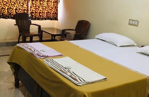 Kamalapur Hotel | Hotel Varsha Hampi