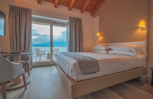 Torri del Benaco Hotel | Hotel Villa Leopardi 4S - Adult only