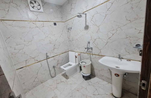 Aligarh Hotel | Hotel Vrindavan Palace
