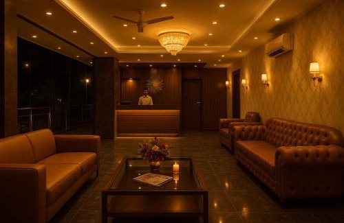 Vrindavan Hotel | Hotel Vrindavan Palace - A Luxury Stay with Parking near Prem Mandir City Center # By Om#