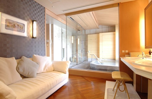 Takarazuka House | Hotel Wakamizu