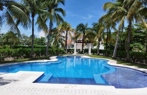 La Isla House | Hotel Zone Beach Villa