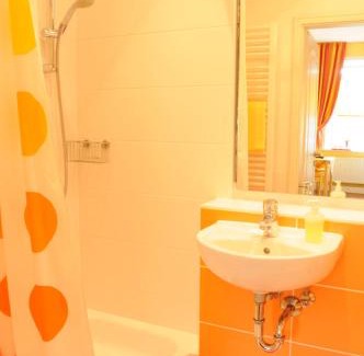 Lubeck City Centre Hotel | Hotel zur alten Stadtmauer