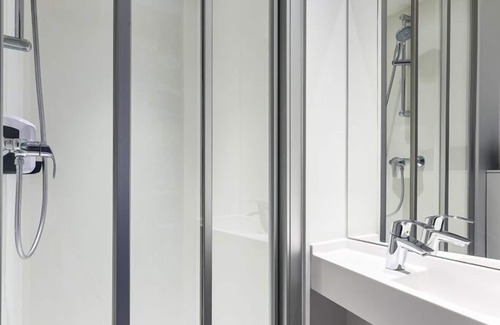 Viviani - Bonnevay Hotel | hotelF1 Lyon Gerland Vénissieux