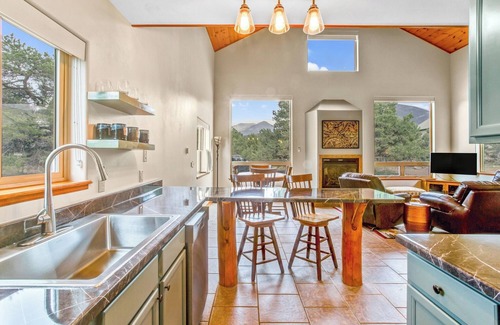 Salida House | Hotels near Monarch Mountain: private cabin in peaceful mountain setting