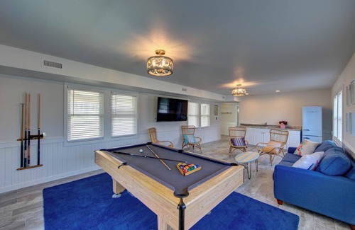 Wind Over Waves House | Hotter Otter-6 beds-private pool/hot tub-stunning sunsets-kid/pet friendly!
