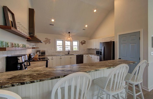 Wind Over Waves House | Hotter Otter-6 beds-private pool/hot tub-stunning sunsets-kid/pet friendly!