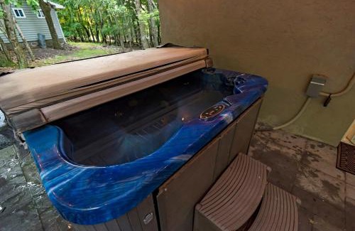 Lake Harmony Estates House | Hottub,5Bedrooms, BigBoulder Jack frost Ski Mts,SplitRock Waterpk,Linens, Firepit!