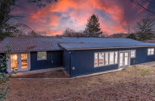Hendersonville House | HotTub, FirePit, Pets, Pool Table, Outdoor Dining