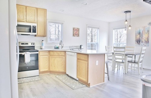 Keezletown House | HotTub,Location!YearRound:Ski Entr, Fmily Ctr. On Mountain Renovated 5BR 3.5BAEV
