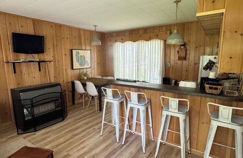 Prudenville Cabin | Houghton Lake cabin with covered outdoor entertainment space. No cleaning fees.