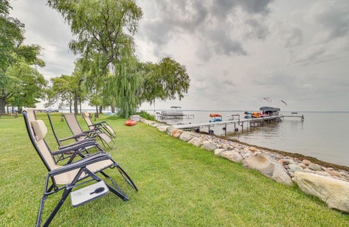 Houghton Lake House | Houghton Lake Home with Private Dock and Kayaks!