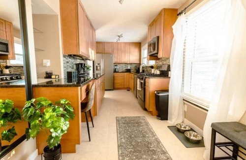 Englewood House | Hound Haven! Cozy Denver Getaway next to Dog Park!