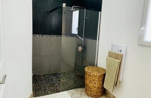 Saint-Saturnin-les-Avignon House | House
