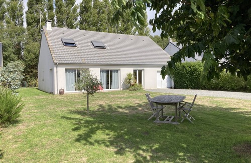 Lingreville House | House 10 min walk from the beach, comfortable, bright with south-facing garden