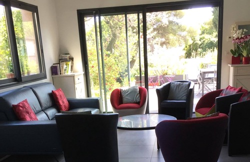 Bandol Hotel | house 10 people 5 minutes walk from the beaches and shops