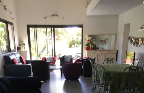 Bandol Hotel | house 10 people 5 minutes walk from the beaches and shops