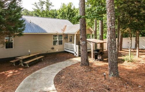Leesburg House | House #14 Pelican Sunrise (no pets) Lake View