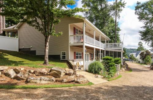 Leesburg House | House #14 Pelican Sunrise (no pets) Lake View