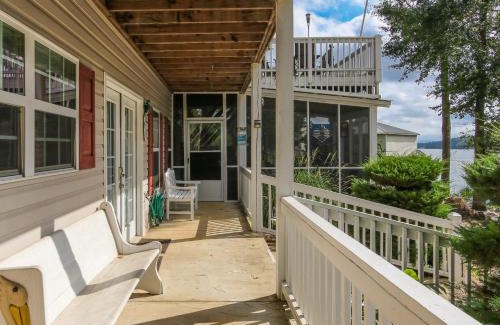 Leesburg House | House #14 Pelican Sunrise (no pets) Lake View
