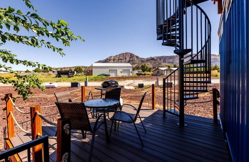 Apple Valley House | House ∙ 2 bedrooms ∙ 6 guests