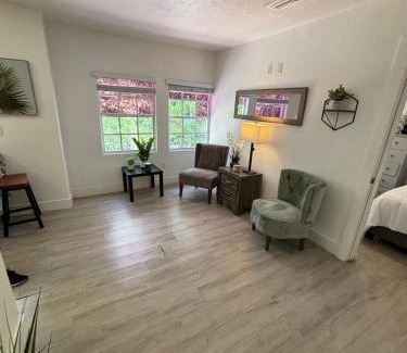 Midtown Apartment | House 2 Bedrooms plus CouchBed Best Location MIami Private Parking, Laundry, Storage for Luggage