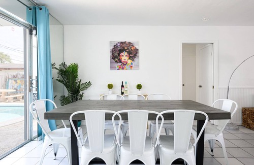 Driftwood House | House 4 Bedrooms, Pool Close to Hard Rock Casino
