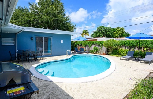 Driftwood House | House 4 Bedrooms, Pool Close to Hard Rock Casino