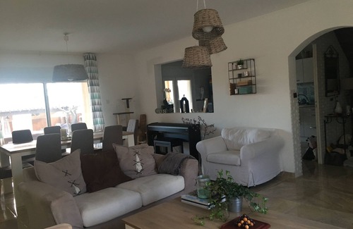La Fare-les-Oliviers House | House 4 quiet rooms with pool and garden