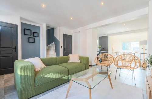 La Madeleine House | House 4bed 2bath with garden and private parking.