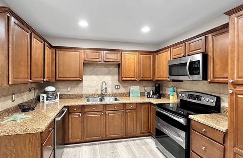 Fort Walton Beach House | House 5 min to Beach, Fire Pit, Deck, Pickleball, Pet Friendly