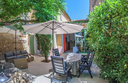 Serignan House | House 5 people in property, swimming pool, parking, sea 3 km