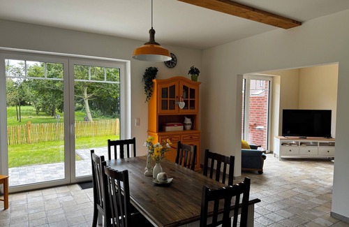 Nordholz Apartment | House Ankerplatz EG - directly behind the dike in the middle of nature