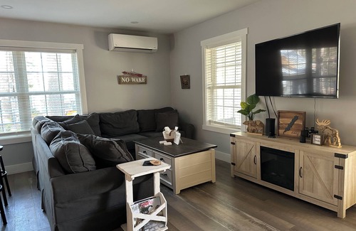Naples House | House at Sunshine- Long Lake, 5 min walk to causeway