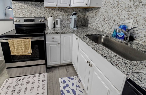 East Side House | House B Atlanta Zoo Private Parking Fully Fenced Side Yard 2 Bedroom 2 Bathroom