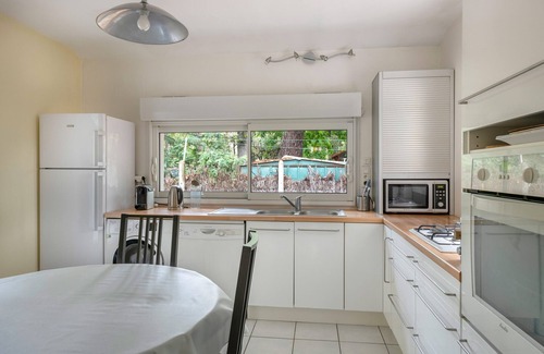 Saint-Brevin-les-Pins Ski Chalet | House between pine trees and beach