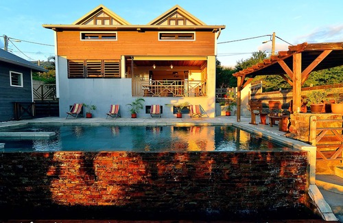 Le Portail House | House + bungalow facing the ocean, idyllic setting.