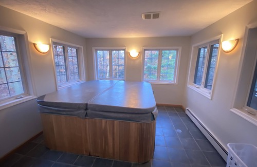 Pocono Summit House | House by a Stream 6BR/4BA w/a Sauna & Hot Tub