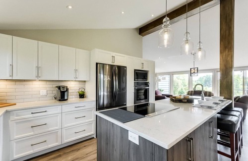 Chelsea House | House by the Lake in natural setting in Chelsea