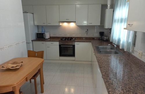 Sant Pere Pescador House | House Cal Sabater - In the heart of the village, nice view of the river, large public parking in front, A/C, Wi-fi.