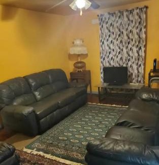 Aliquippa House | House can sleep 8 or more people
