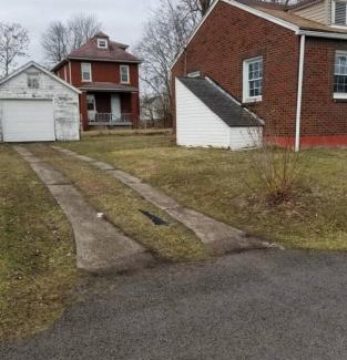 Aliquippa House | House can sleep 8 or more people