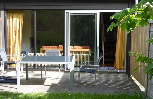 Bruinisse House | House, child-friendly, quiet location by the sea with WLAN/Wifi and dishwasher
