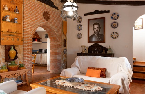 Alora Cottage | House cited in an environment of vegetation, very communicated with its surroundings